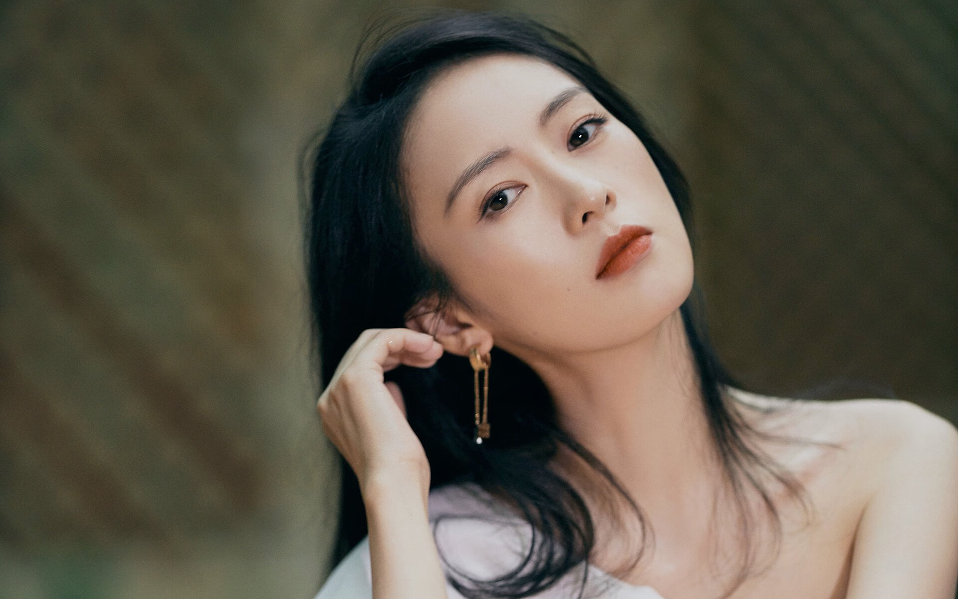 “黑哨”事件：裁判失误引发全民热议，黑哨是啥意思