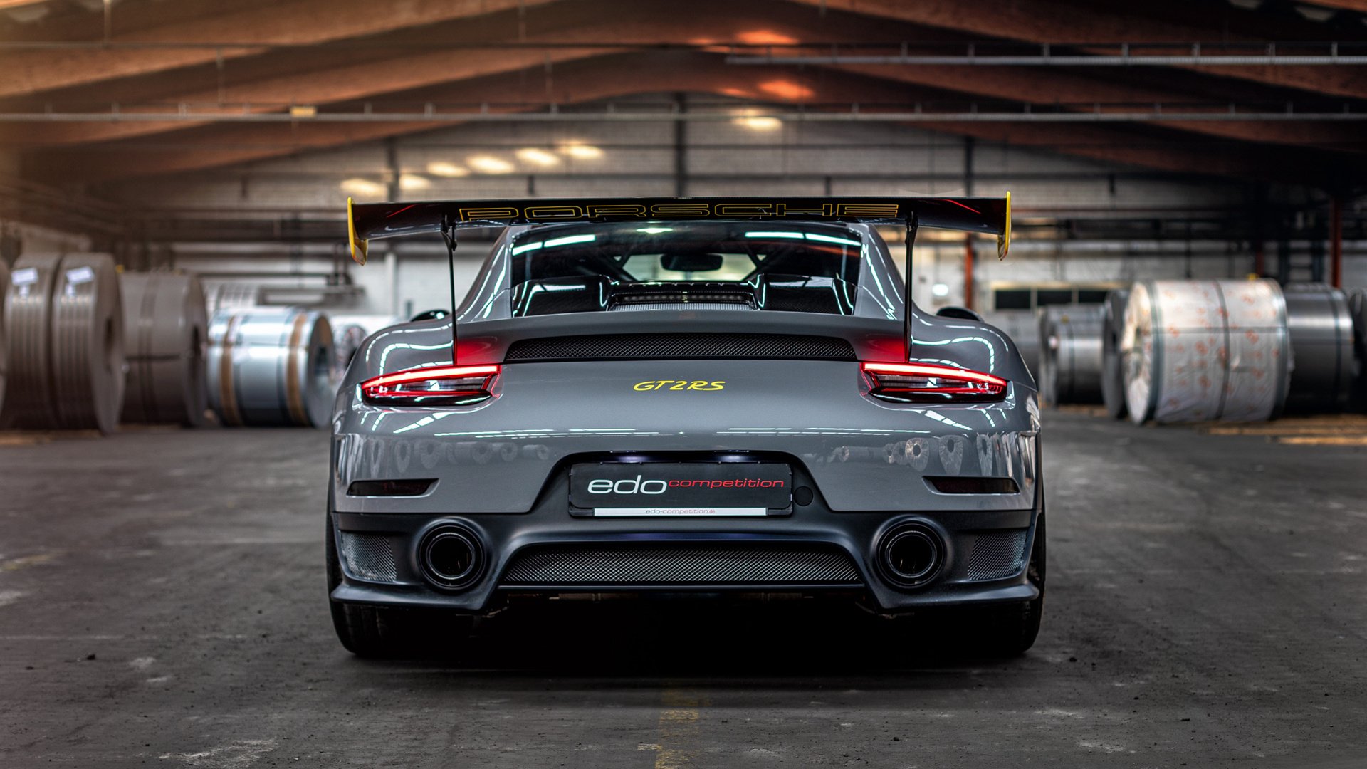 科技引领：最新赛车零部件亮相，赛车零件图