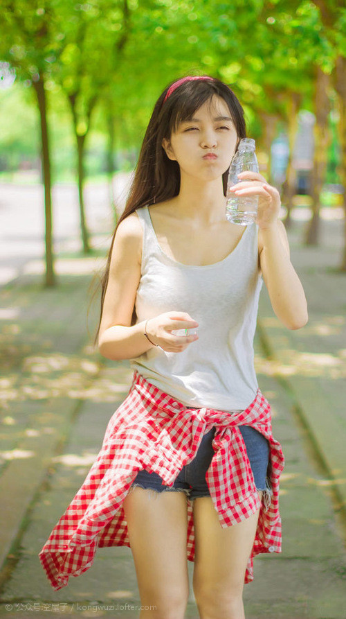 Kaiyun APP-西甲焦点：巴萨4-2战胜巴伦西亚，莱万梅开二度，西甲巴萨4-0大胜