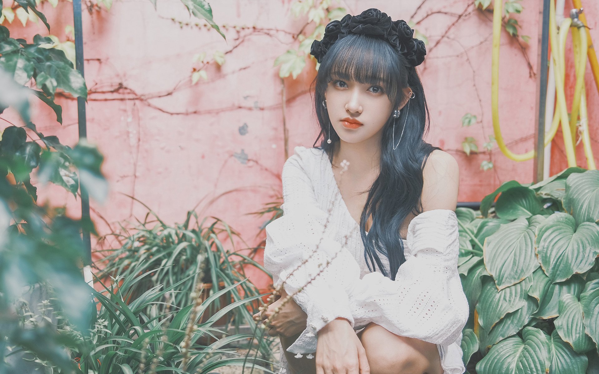 西布朗防线牢固，铝土矿工稳步前行，西布朗纺织