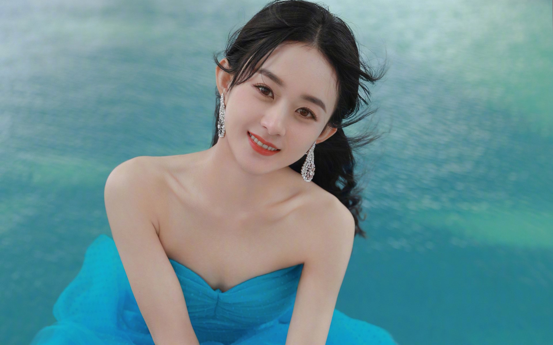 KAIYUNAPP-叶夫根尼娅·奇库诺娃冲线瞬间点燃赛场，叶夫根尼·奇吉舍夫