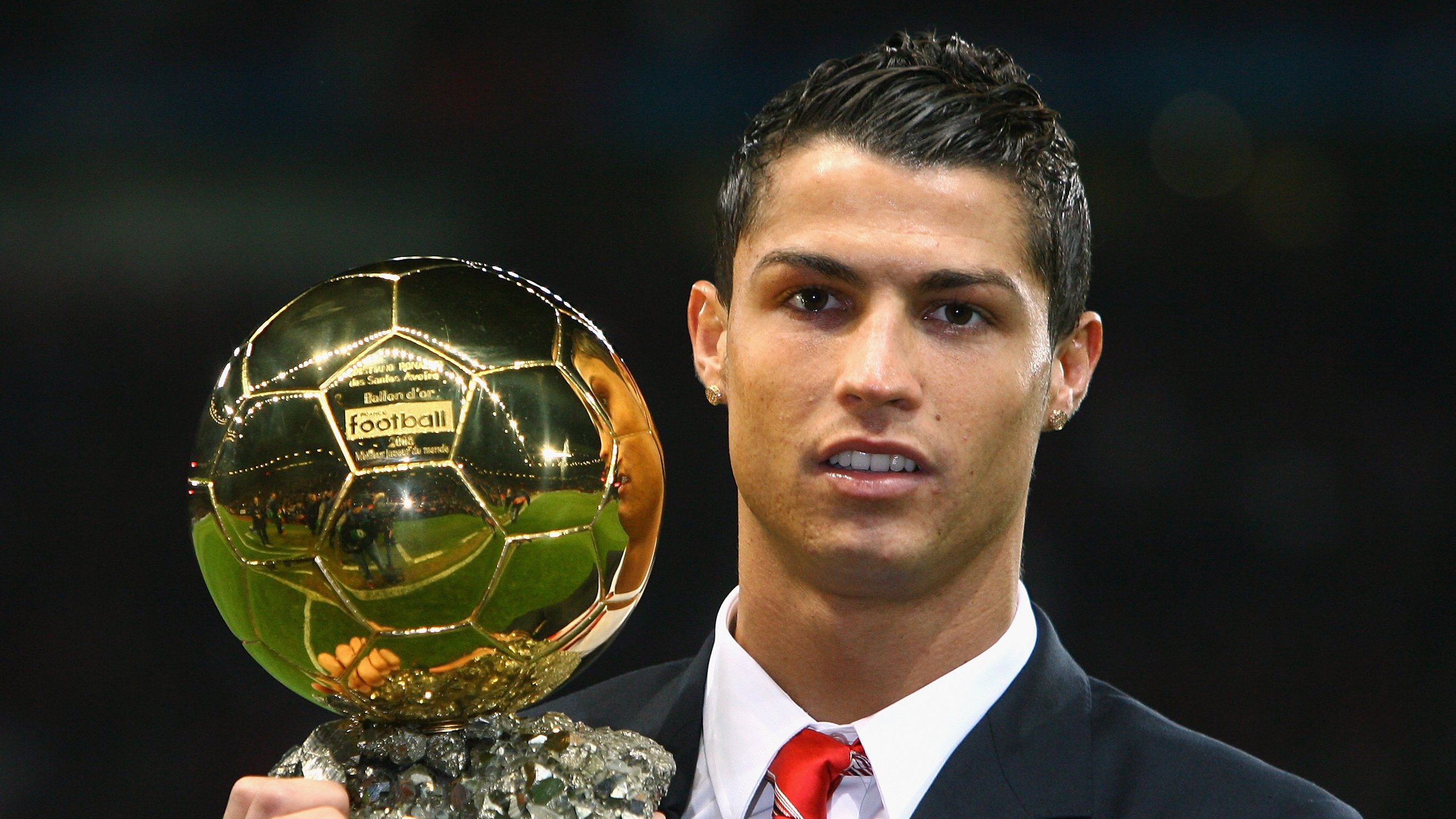 未来足球战术大揭秘：科技如何改变比赛？，足球战术发展趋势